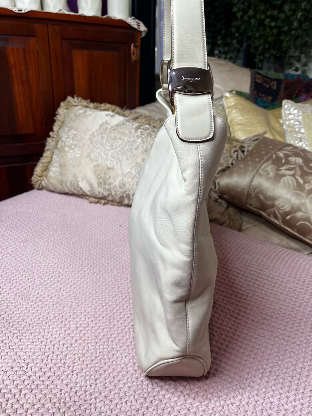 Salvatore Ferragamo Vara/Vala Ivory Canvas Hobo Shoulder Bag AU-21 8194 - Picture 4 of 12